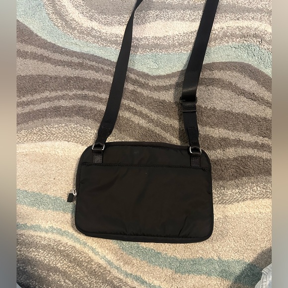 LULULEMON CURVED LINES CROSSBODY BAG - Picture 6 of 6